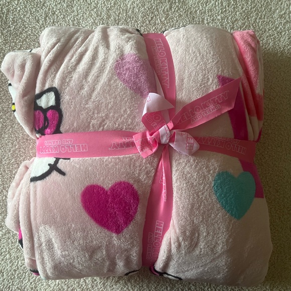 Hello Kitty LOVE Pink Throw Blanket - Picture 3 of 3